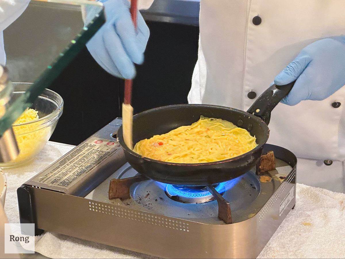JR東日本大飯店早餐鉑麗安：歐姆蛋料理過程