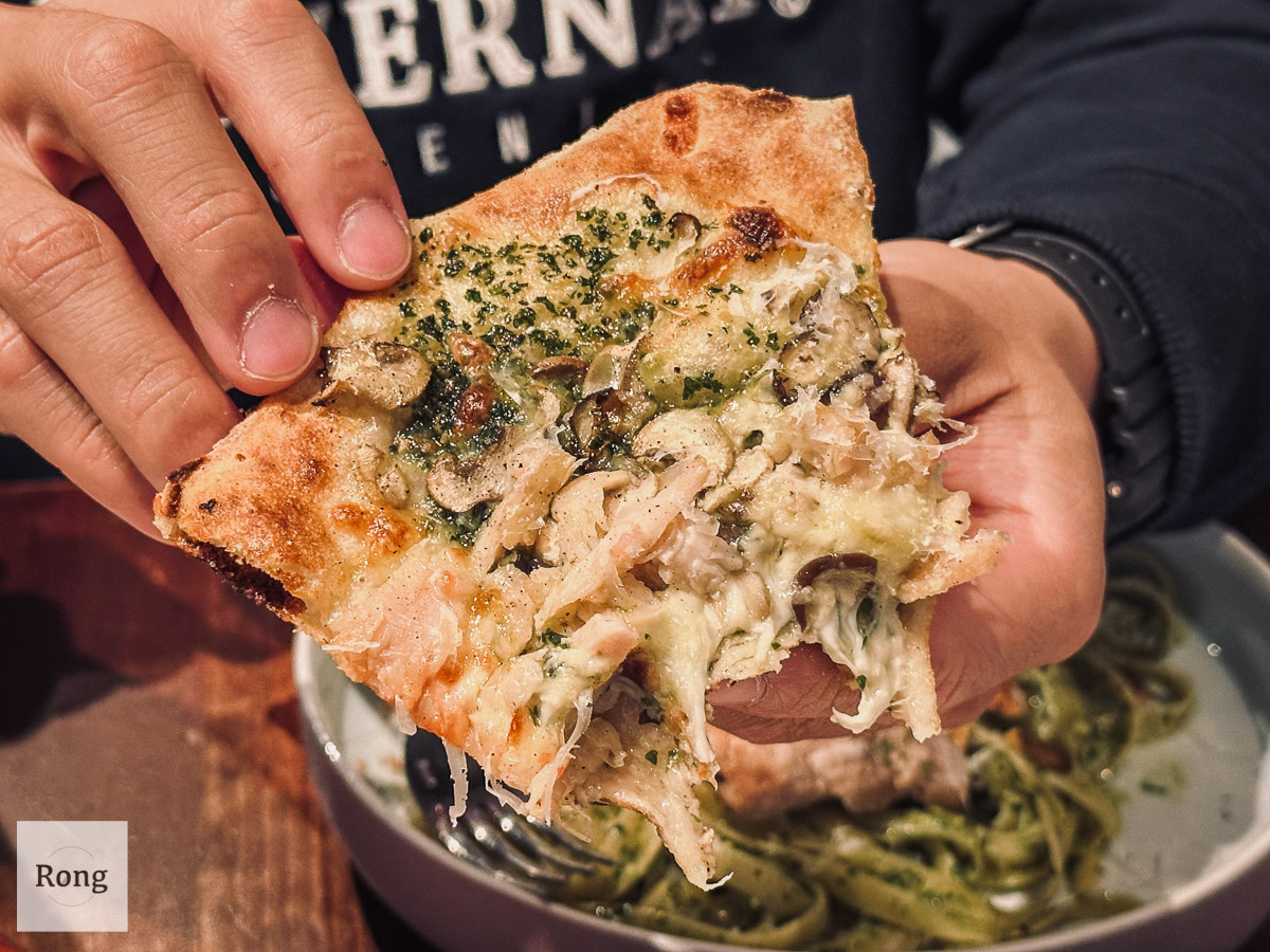 默爾義大利餐廳推薦餐點 羅勒青醬燻雞野菇披薩