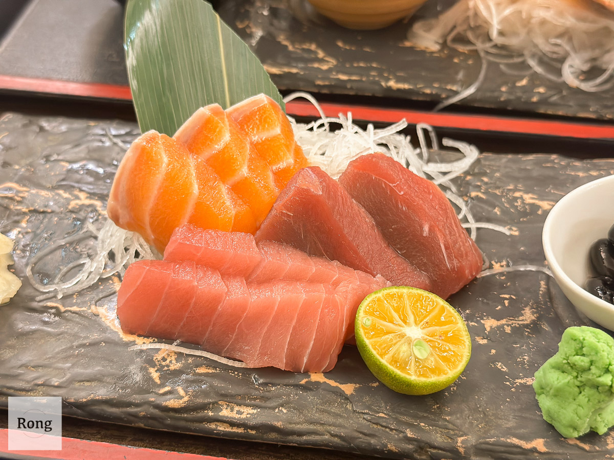信義區平價日本料理 三撰屋鮭魚鮪魚生魚片