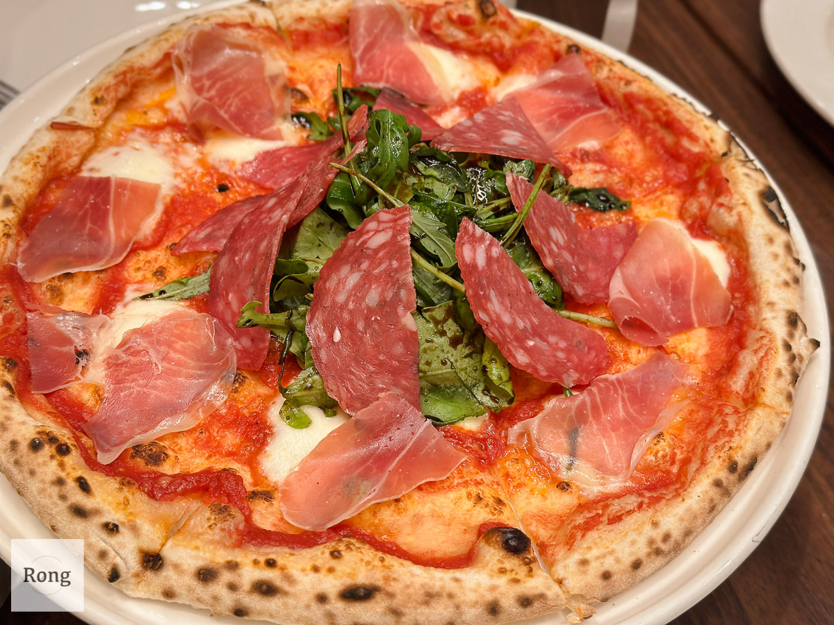 18 JAPOLI 義大利餐酒館 義大利生火腿芝麻葉披薩